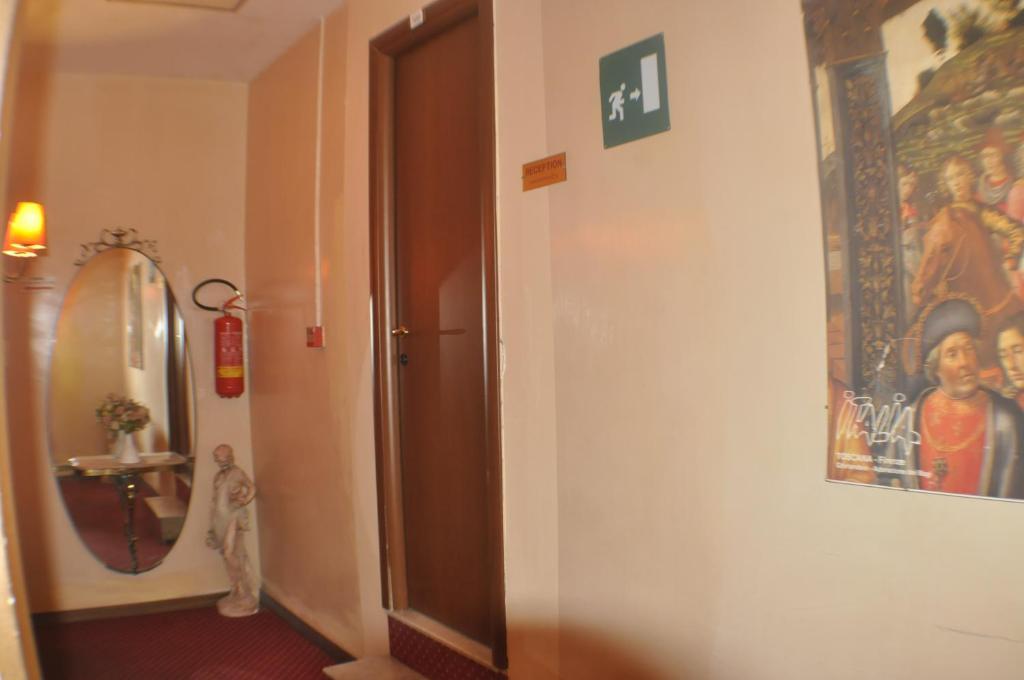 Amico Hotel Рим Экстерьер фото